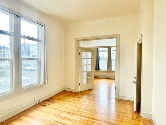 Building Photo - The Heart of the Mission - Spacious 1BR/1BA First Floor Apartment in Gated 4-Plex! Laundry! PROGR... Unit 3350 26th Street