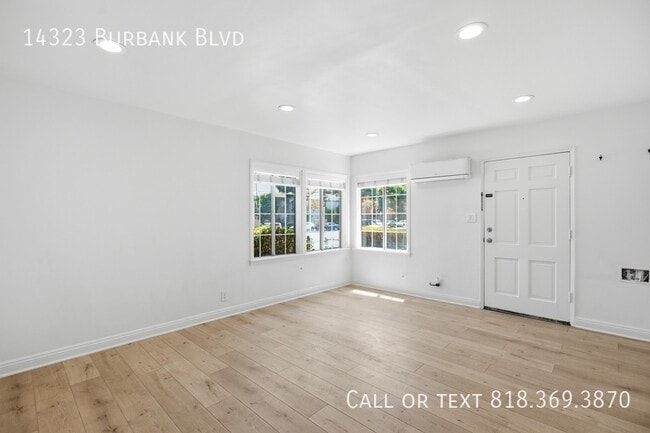 Photo - 14323 Burbank Blvd