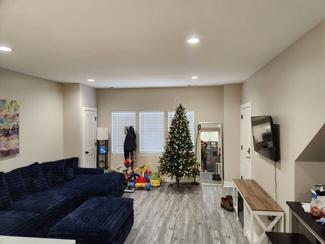 Photo - 4051 S Prairie Ave Unit 1