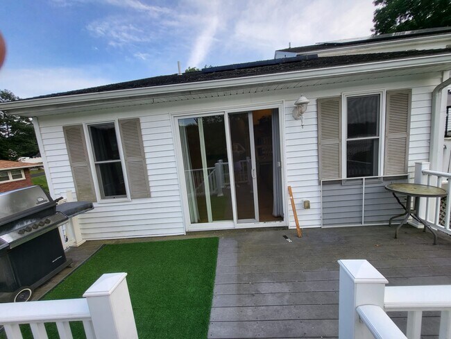 446 Lakeside Blvd W Unit studio apartment