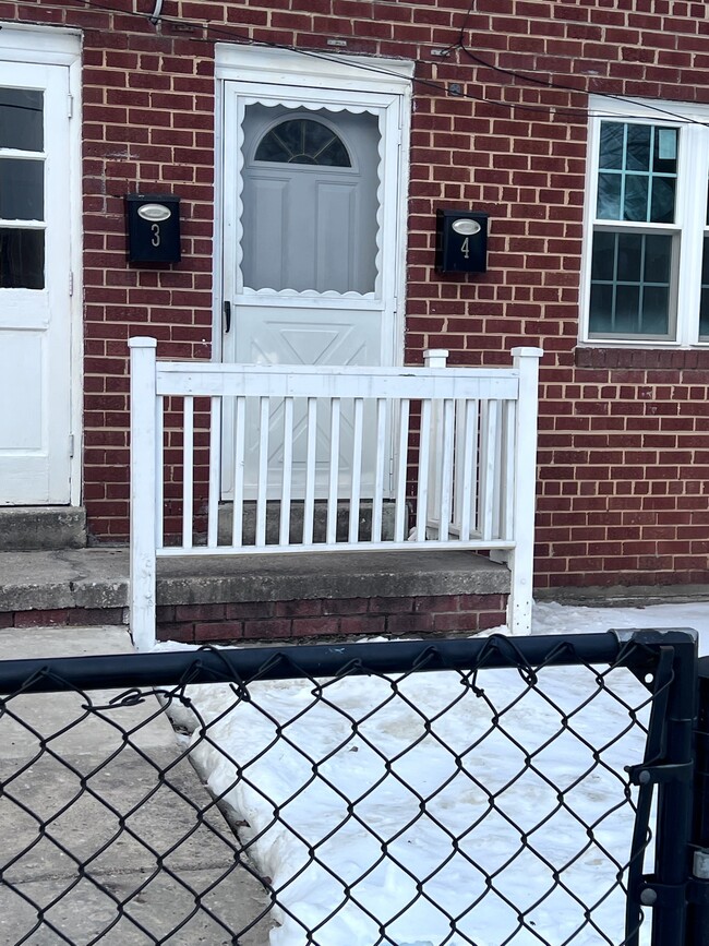 Building Photo - 5326 B St SE Unit 3