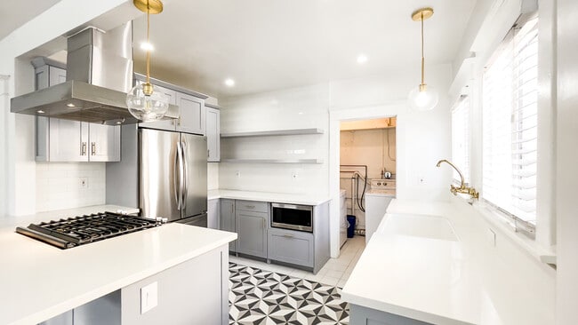 Photo - 1020 N Kingsley Dr