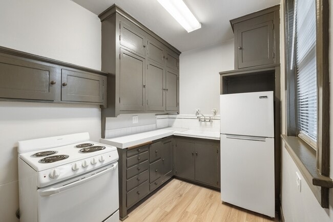 Building Photo - 16 N Broadway St Unit 32