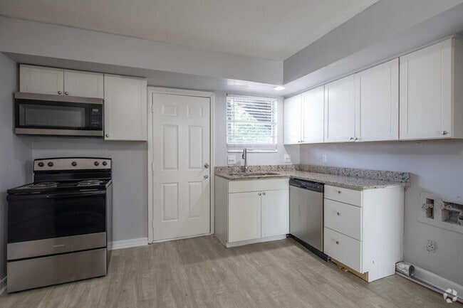 3BR, 2BA - 1,175SF - Kitchen - Axis at Rocket City