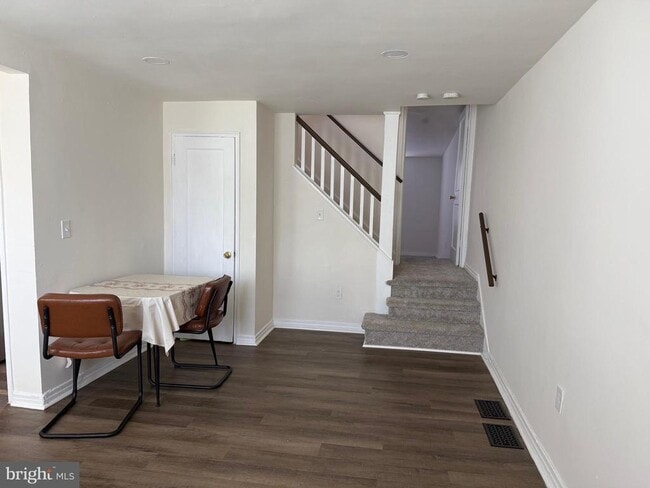 Building Photo - 1333 Sycamore Ave