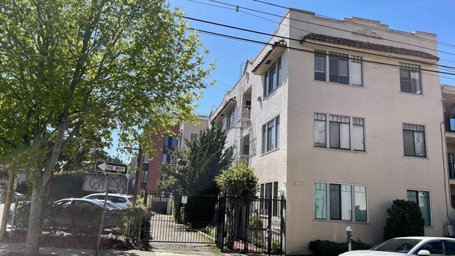 Photo - 2030 Dwight Way