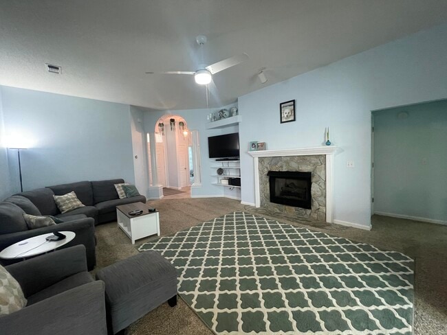 Photo - 1902 Mistral Ln E