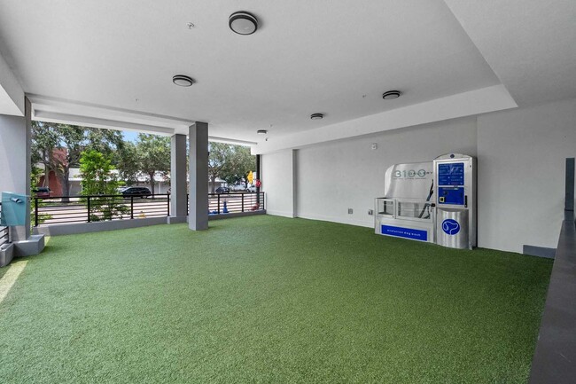 Gallery 3100