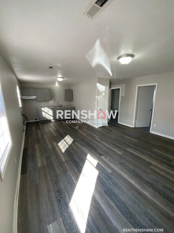 Photo - 401- 403 S. Front St.