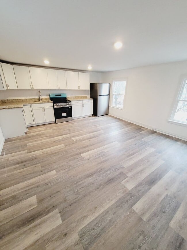 Building Photo - 1114 Bedford Ave Unit 2