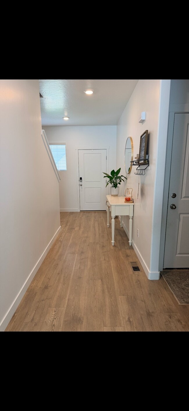 Photo - 1716 E 850 N