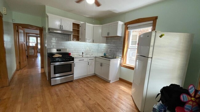 Photo - 2314 N Laramie Ave Unidad 1