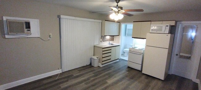 Building Photo - 455 39th Ave N Unit #2