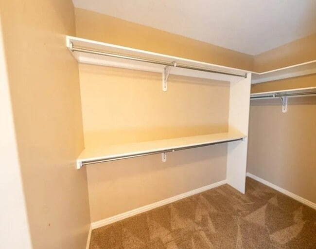 Photo - 2437 Brandon Dr