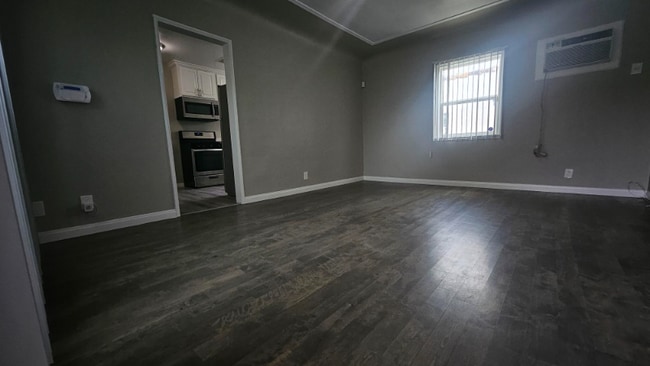 Photo - 812 N Fuller Ave