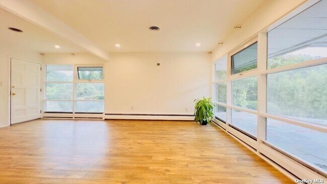 Photo - 85 Searingtown Rd