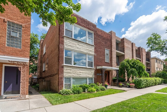 Photo - 5439 N Artesian Ave Unit 1