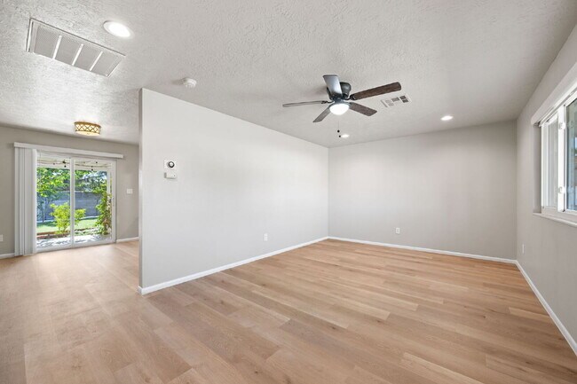 Photo - Beautiful 4-Bedroom St George Home - Newly...