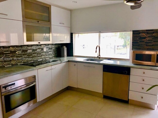 Photo - 1918 Liberty St