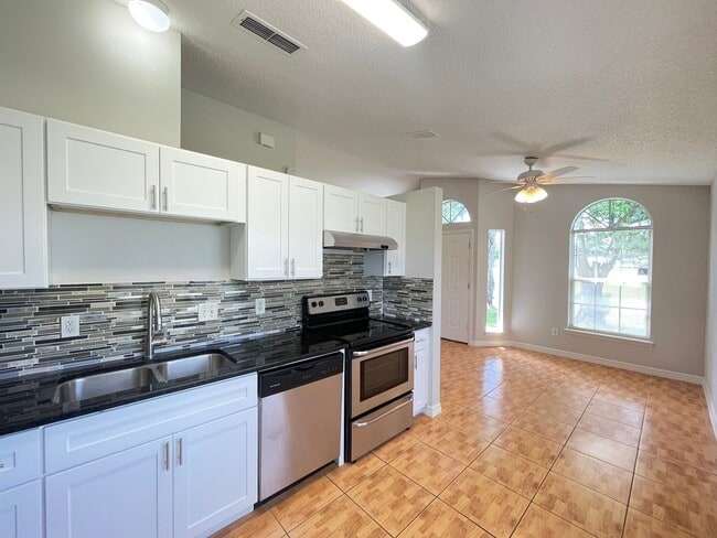 Photo - 313 San Gabriel St