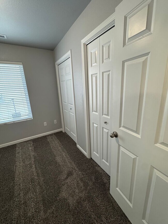 Photo - 719 Hillcrest Dr SE