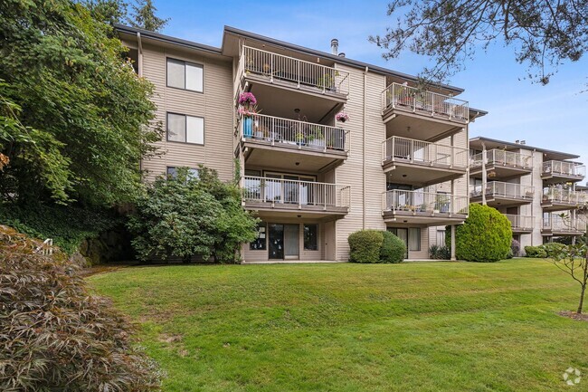 Building Photo - 2 Bed / 2 Bath large Mercer Island condo $...