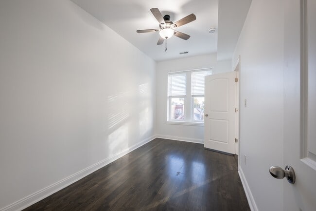 Photo - 1532 N Harding Ave Unit 3