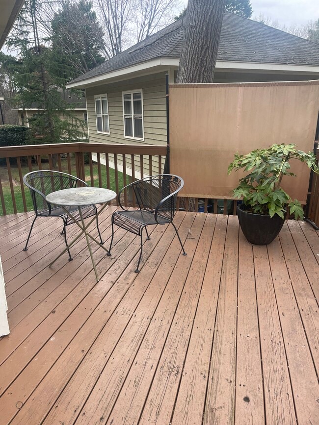 Large deck - 3600 Mill Run