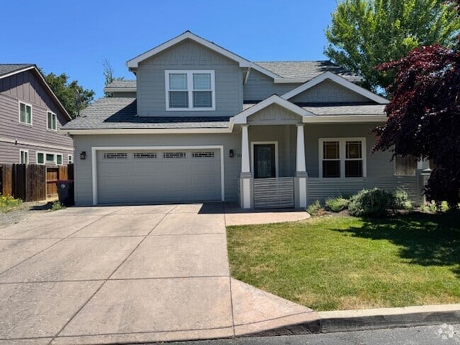 Building Photo - NEW TO MARKET/ LARGE 2 STORY HOME ON PRIVA...
