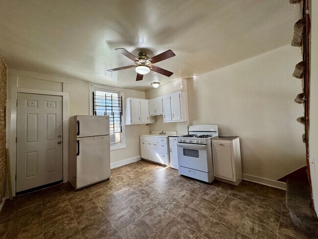 Photo - Charming 2 Bedroom/1 Bathroom Townhome in Ellwood Park–Monument neighborhood!