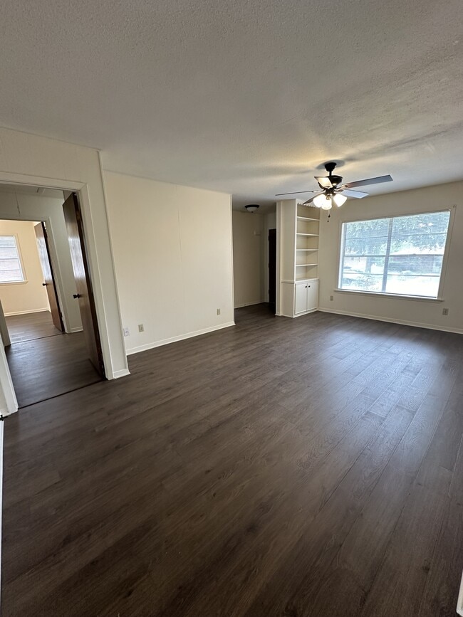 Photo - 1008 Oakridge St