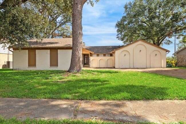 Photo - 5423 Bent Bough Ln