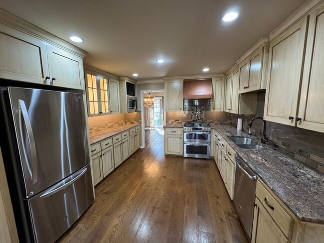 Photo - Very Nice 4 Bedroom 2.5 Bathroom Home in N...