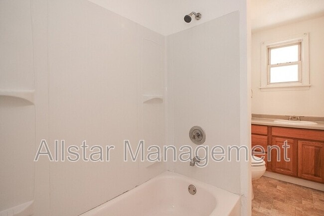 Photo - 736 Bettes Ave