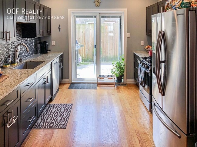Photo - 430 Greenwich St