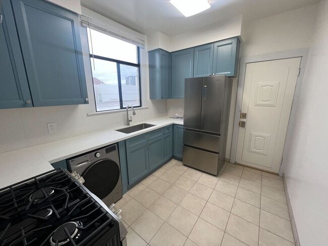 Building Photo - 305 23rd Ave Unit 04