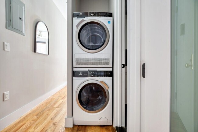 Photo - 273 W 10th St Unidad 1FW