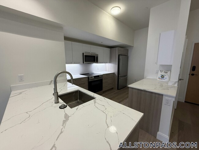 Photo - 1079 Commonwealth Ave Unidad 445
