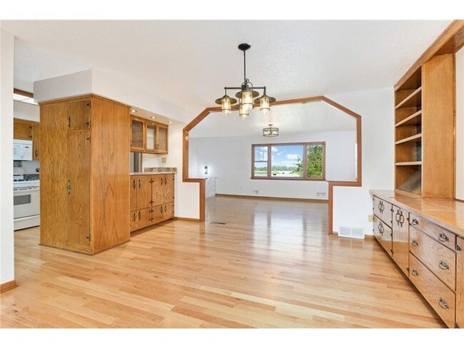 Photo - 5867 Central Ave NE