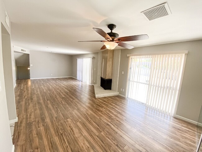 Photo - 1519 E Laguna Dr