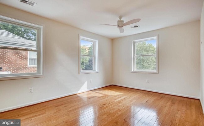 Photo - 900 N Garfield St Unit 2