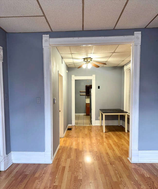 Photo - 940 W 31st Pl