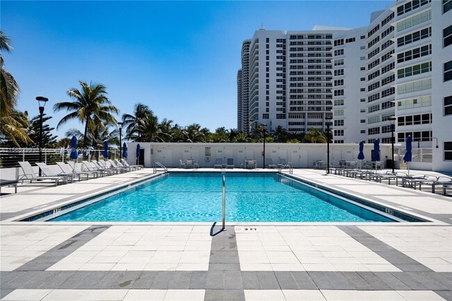 Building Photo - 5001 Collins Ave Unit 12a