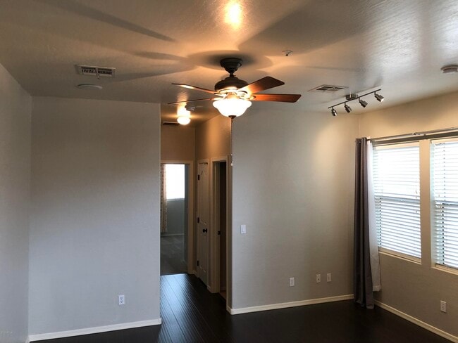 Photo - 165 W Laurel Ct