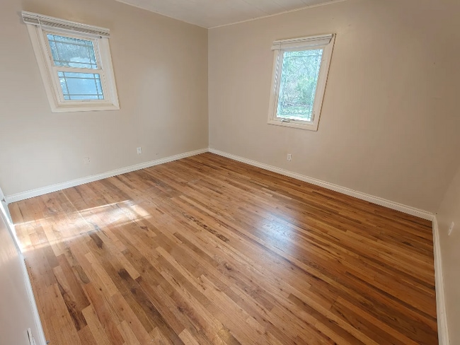 Photo - 405 NW Lewisburg Ave