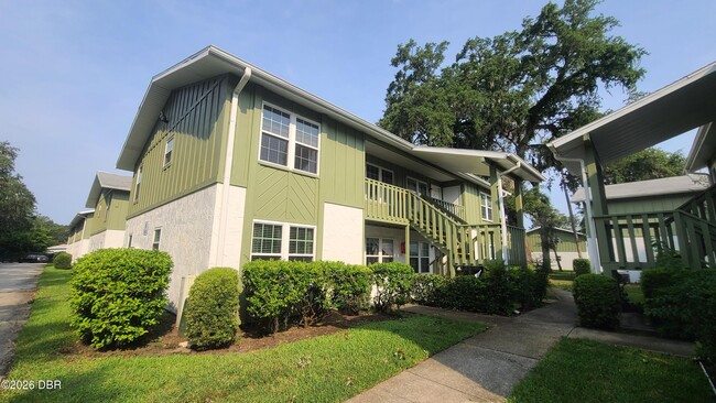 Building Photo - 840 Center Ave Unit 29