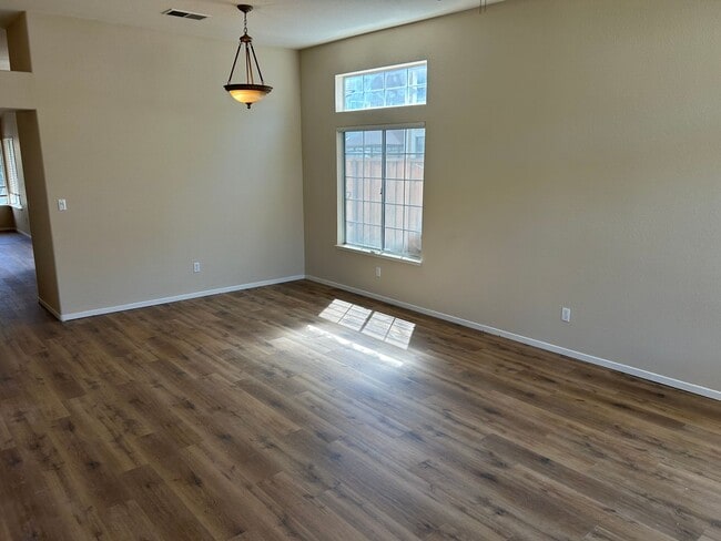 Photo - 580 Creekwood Ct