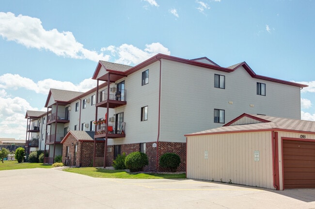 Sunwood Apartment Community - Sunwood Apartment Community