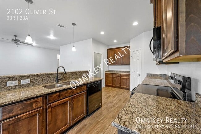 Photo - 2102 Oliver St