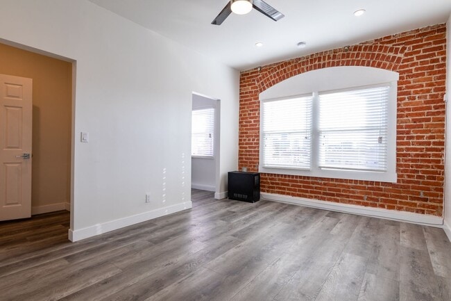 Cozy & Contemporary Studio in Koreatown